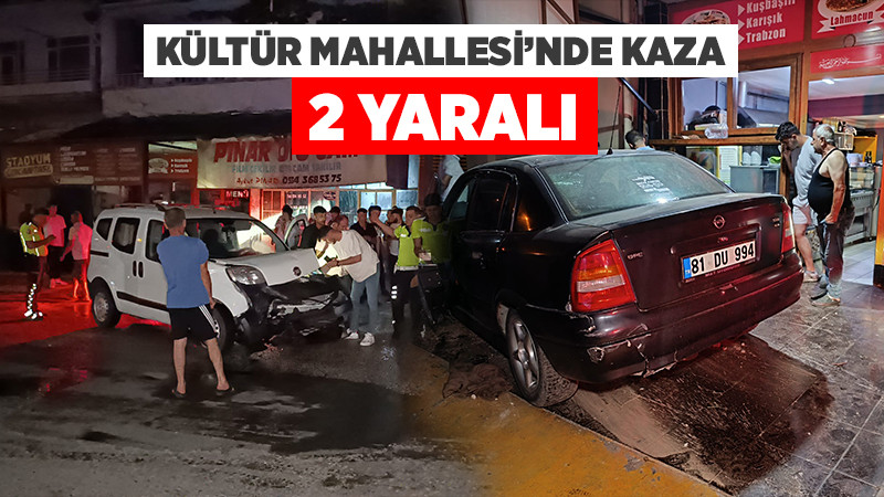 Kavşakta Çarpıştılar, Otomobil Lokantaya Girdi