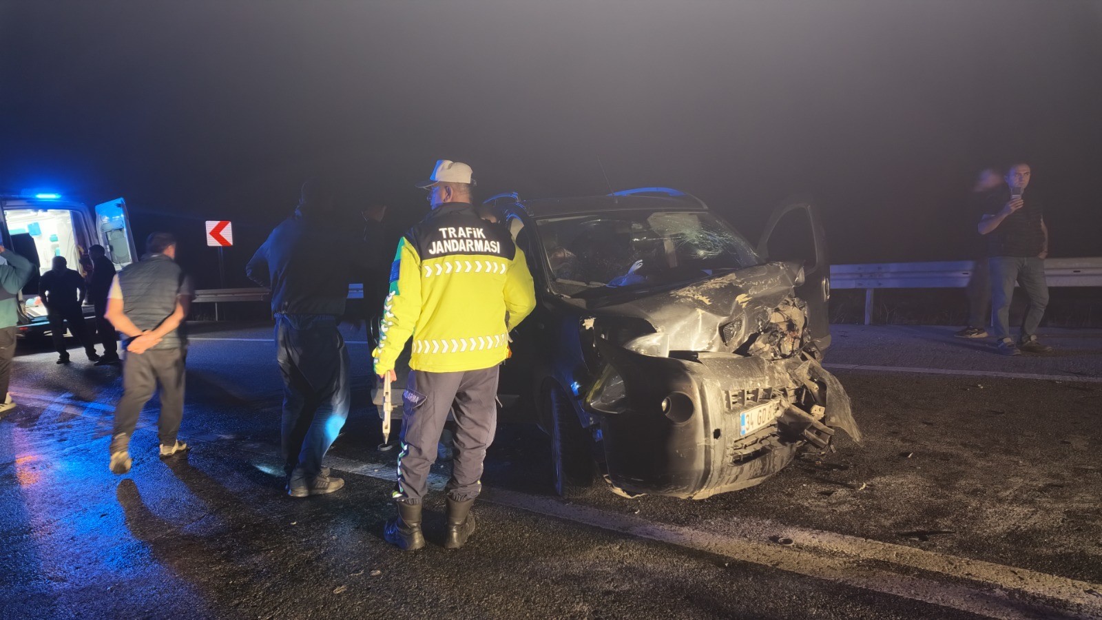 Düzce’nin Akçakoca İlçesinde İki Araç Kafa Kafaya Çarpıştı: 5 Yaralı